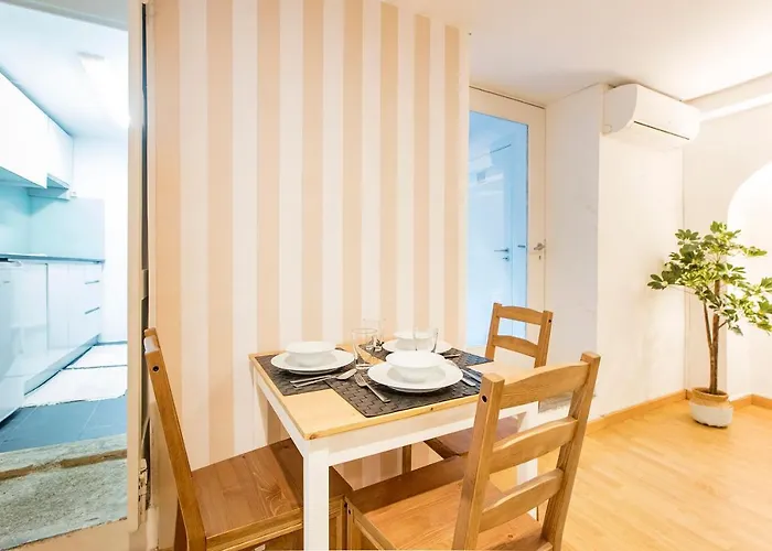 Almada Hideaway W/ Ac & Private Pool By Lovelystay *