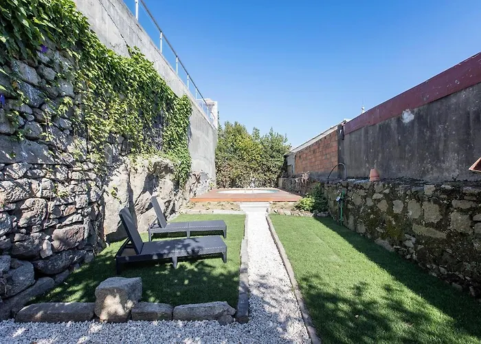 Almada Hideaway W/ Ac & Private Pool By Lovelystay