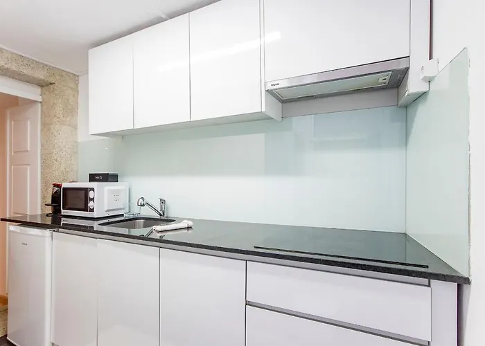 Almada Hideaway W/ Ac & Private Pool By Lovelystay