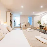 Almada Hideaway W/ Ac & Private Pool By Lovelystay