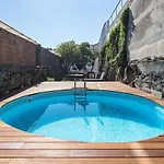 Almada Hideaway W/ Ac & Private Pool By Lovelystay *