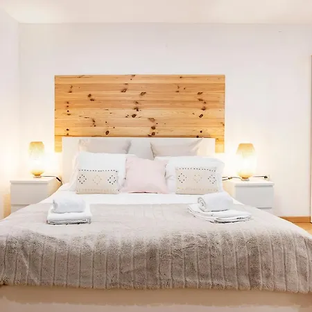 Almada Hideaway W/ Ac & Private Pool By Lovelystay *