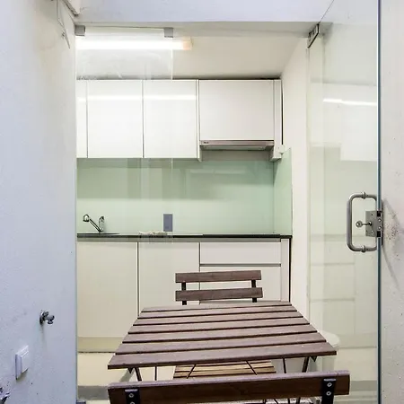 Almada Hideaway W/ Ac & Private Pool By Lovelystay