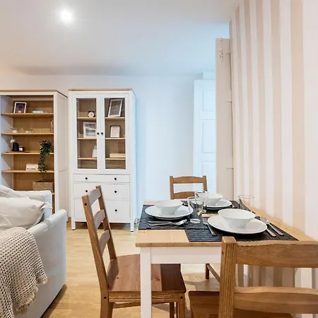 Almada Hideaway W/ Ac & Private Pool By Lovelystay *