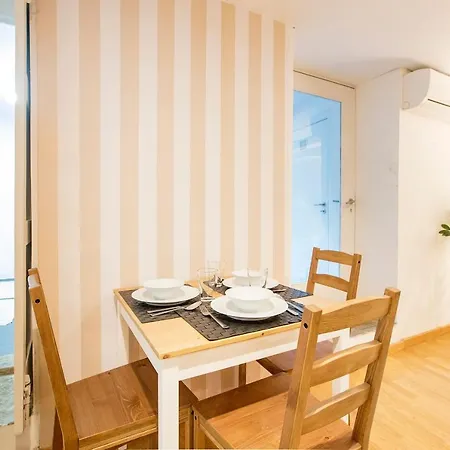 Almada Hideaway W/ Ac & Private Pool By Lovelystay *