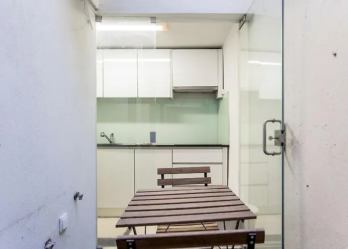 Almada Hideaway W/ Ac & Private Pool By Lovelystay