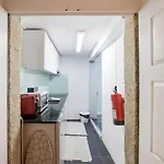 Almada Hideaway W/ Ac & Private Pool By Lovelystay