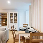 Almada Hideaway W/ Ac & Private Pool By Lovelystay *