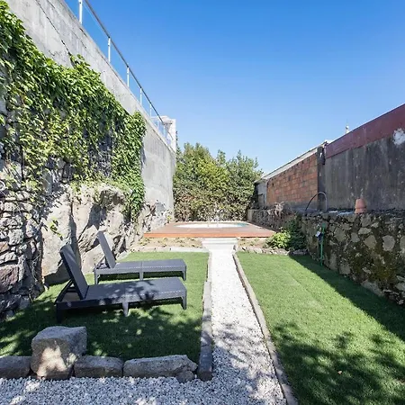 Almada Hideaway W/ Ac & Private Pool By Lovelystay