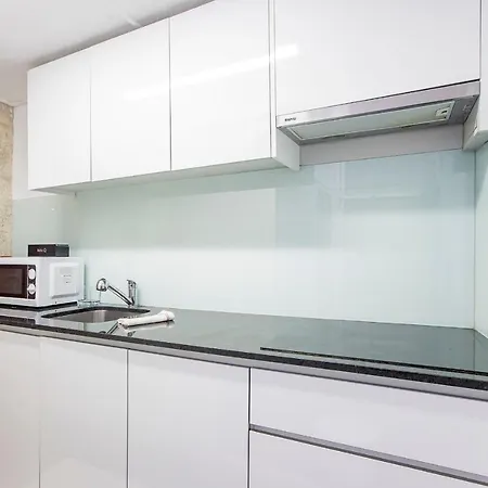 Almada Hideaway W/ Ac & Private Pool By Lovelystay