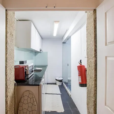 Almada Hideaway W/ Ac & Private Pool By Lovelystay