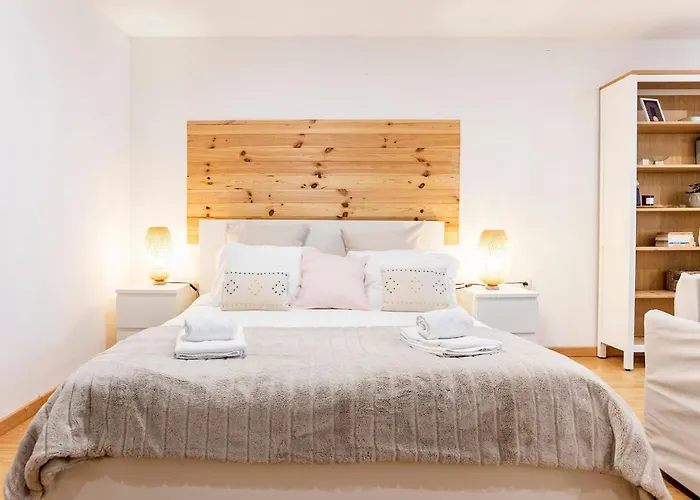 Almada Hideaway W/ Ac & Private Pool By Lovelystay *