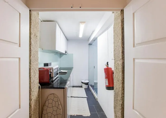 Almada Hideaway W/ Ac & Private Pool By Lovelystay